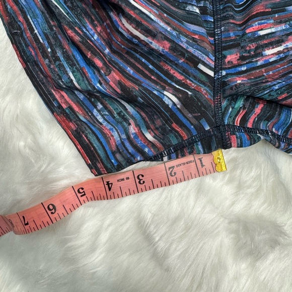 Lululemon Tracker Multi color  Short V 4" - Picture 5 of 11